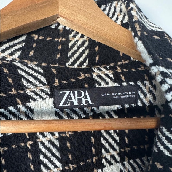 Oversized checkered jacket
Zara size M 
Great condition - Picture 2 of 3